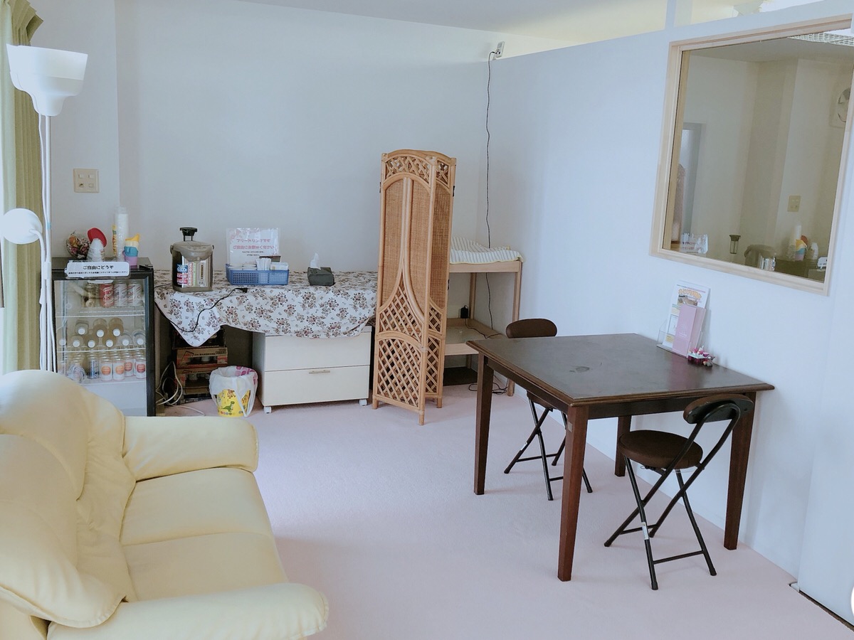 児童支援施設の相談室兼待合室写真２